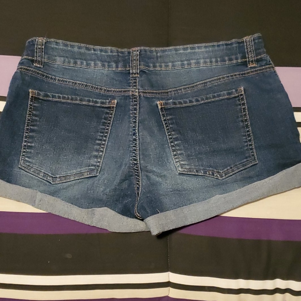 Bluenotes Shorts - Picture 2 of 3